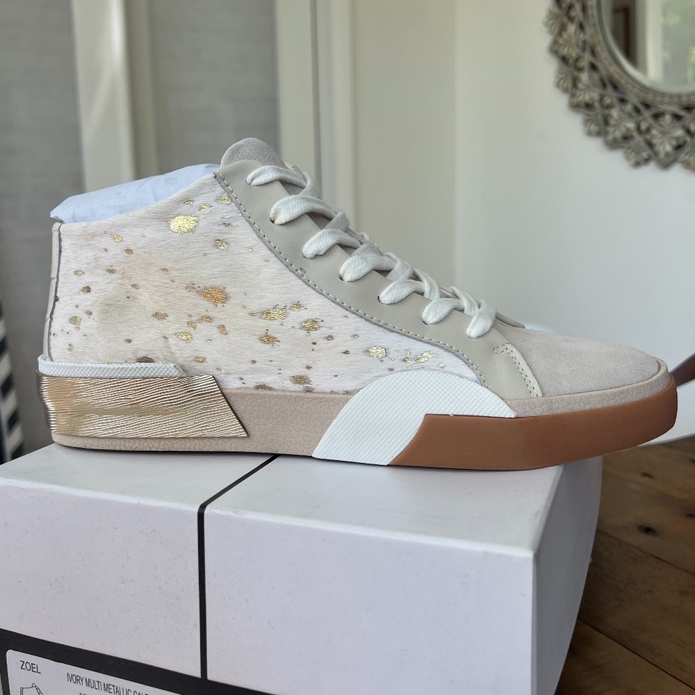 Dolce Vita Zoel Womens Ivory Gold metallic